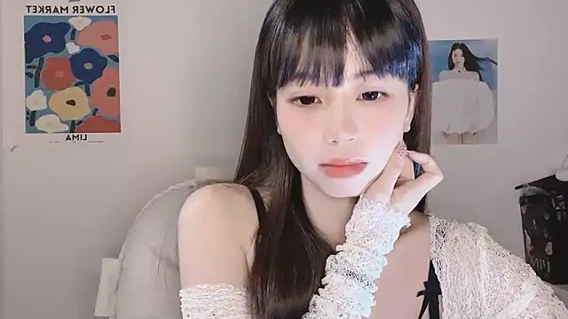 Snapshot of -Hottie chatting on 28, 11, 2025 -Hottie online show from 28, 11, 2025