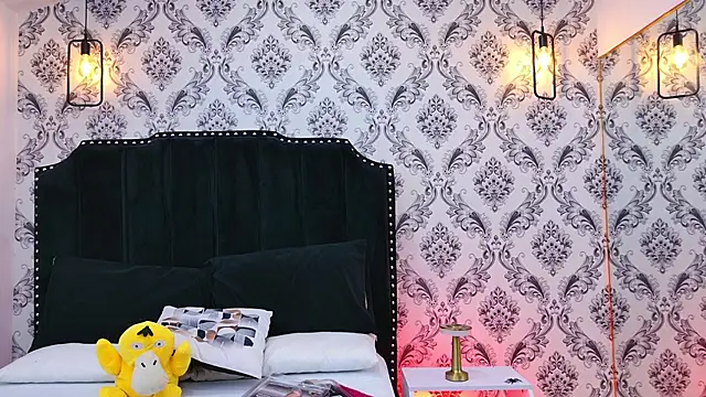 SaaraBrown online show from 3, 11, 2025