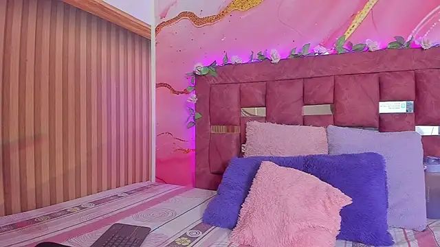 Snapshot of melody_paris chatting on 4, 11, 2025 melody paris online show from 4, 11, 2025