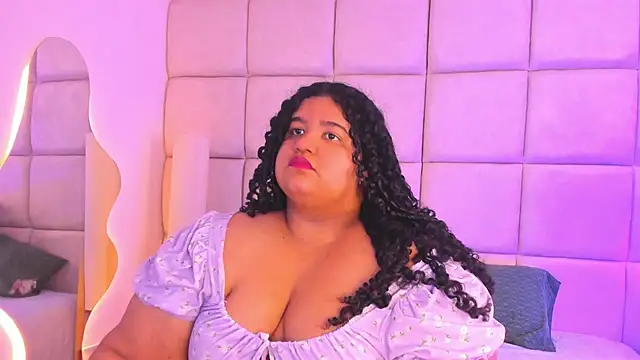 Snapshot of Miley_Collins chatting on 11, 11, 2025 Miley Collins online show from 11, 11, 2025