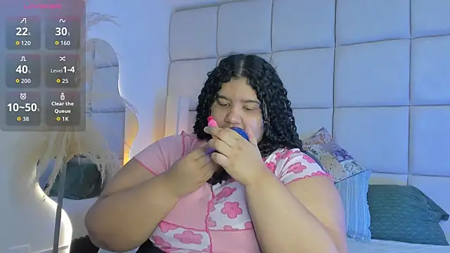 Snapshot of Miley_Collins chatting on 14, 11, 2025 Miley Collins online show from 14, 11, 2025