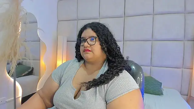 Snapshot of Miley_Collins chatting on 15, 11, 2025 Miley Collins online show from 15, 11, 2025