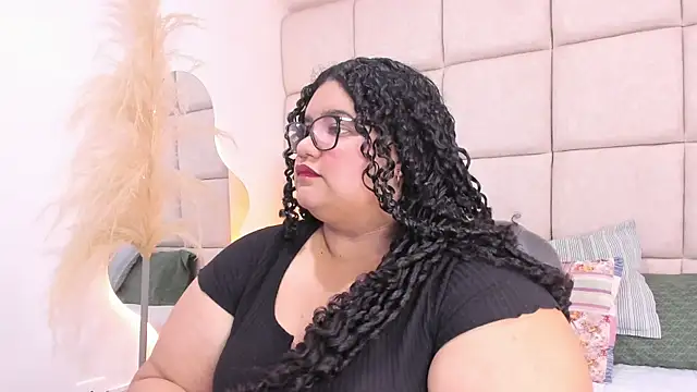 Snapshot of Miley_Collins chatting on 19, 11, 2025 Miley Collins online show from 19, 11, 2025