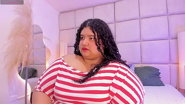 Snapshot of Miley_Collins chatting on 21, 11, 2025 Miley Collins online show from 21, 11, 2025