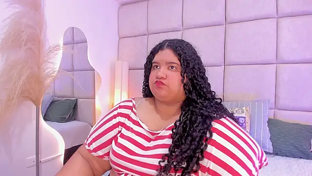 Snapshot of Miley_Collins chatting on 27, 11, 2025 Miley Collins online show from 27, 11, 2025