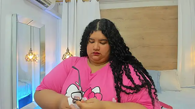 Snapshot of Miley_Collins chatting on 28, 11, 2025 Miley Collins online show from 28, 11, 2025