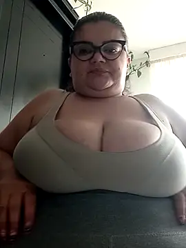 Snapshot of Madisonpalacio chatting on 24, 10, 2025 Madisonpalacio online show from 24, 10, 2025