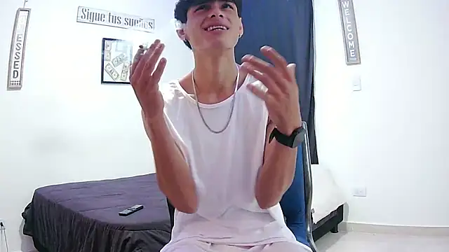 Snapshot of harrytomson_1 chatting on 13, 11, 2025 harrytomson 1 online show from 13, 11, 2025