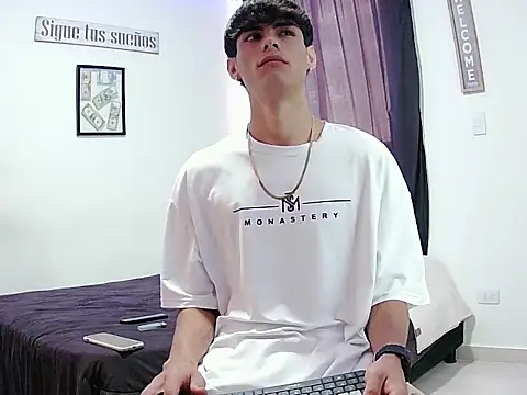 Snapshot of harrytomson_1 chatting on 17, 11, 2025 harrytomson 1 online show from 17, 11, 2025