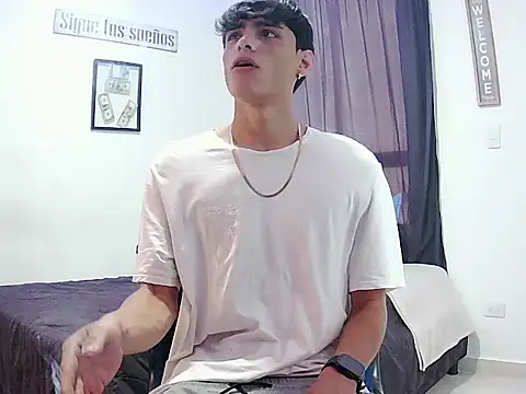 Snapshot of harrytomson_1 chatting on 26, 11, 2025 harrytomson 1 online show from 26, 11, 2025