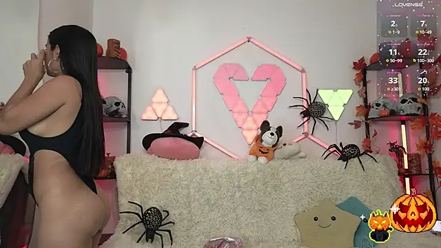 Snapshot of littlevixen18 chatting on 15, 10, 2025 littlevixen18 online show from 15, 10, 2025