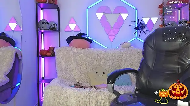 Snapshot of littlevixen18 chatting on 16, 10, 2025 littlevixen18 online show from 16, 10, 2025