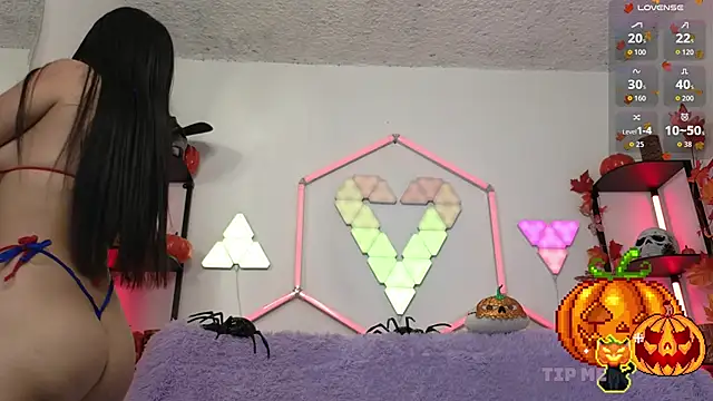 Snapshot of littlevixen18 chatting on 28, 10, 2025 littlevixen18 online show from 28, 10, 2025