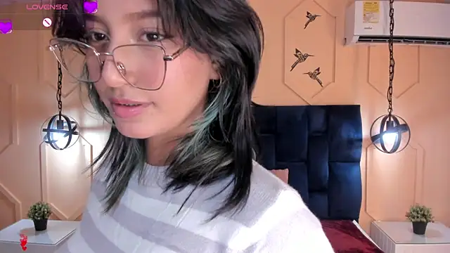 Snapshot of Yazmin_rouse chatting on 12, 12, 2024 Yazmin rouse online show from 12, 12, 2024