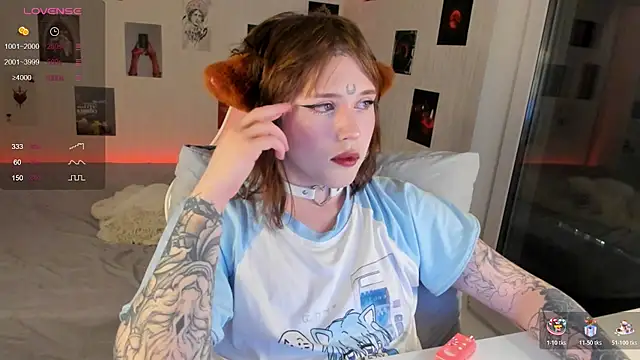 Snapshot of Spliti_moon chatting on 23, 11, 2025 Spliti moon online show from 23, 11, 2025