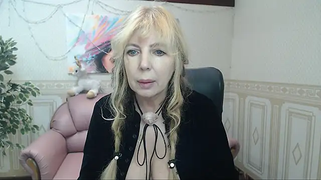 Snapshot of Anna_Diax chatting on 8, 2, 2025 Anna Diax online show from 8, 2, 2025