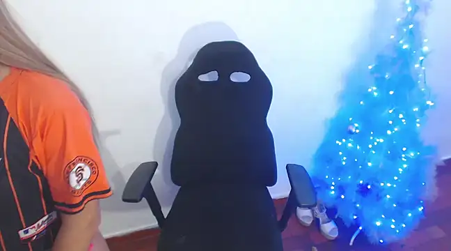 Snapshot of Laxissh chatting on 12, 12, 2024 Laxissh online show from 12, 12, 2024