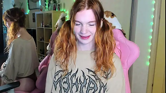 Snapshot of Sunny_Elly chatting on 12, 10, 2025 Sunny Elly online show from 12, 10, 2025