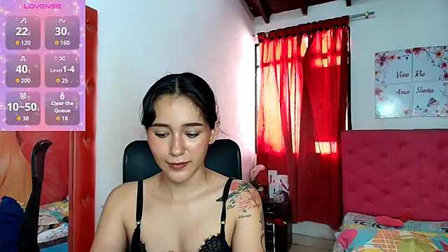 Snapshot of miley_blue_ chatting on 30, 10, 2025 miley blue online show from 30, 10, 2025