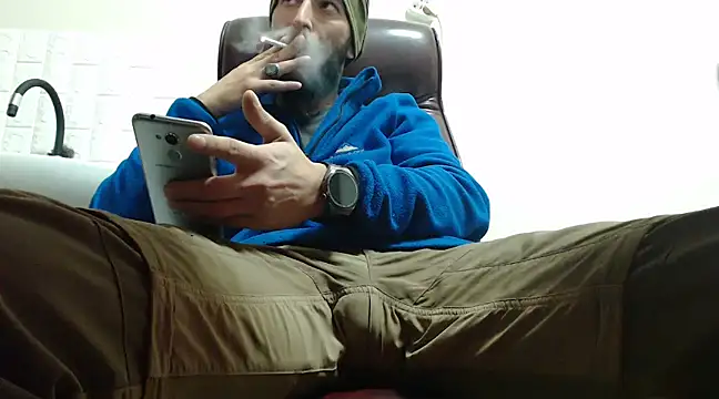 Snapshot of hardbigcock16 chatting on 6, 12, 2024 hardbigcock16 online show from 6, 12, 2024
