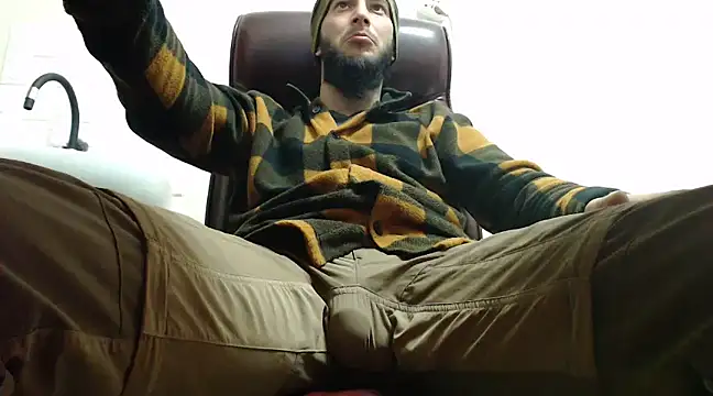 Snapshot of hardbigcock16 chatting on 7, 12, 2024 hardbigcock16 online show from 7, 12, 2024