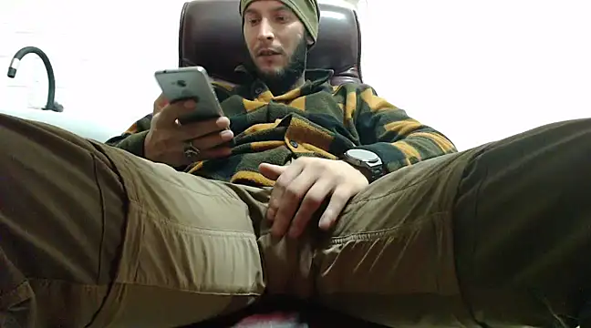 Snapshot of hardbigcock16 chatting on 7, 12, 2024 hardbigcock16 online show from 7, 12, 2024
