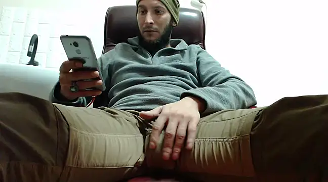 Snapshot of hardbigcock16 chatting on 24, 12, 2024 hardbigcock16 online show from 24, 12, 2024