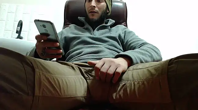 Snapshot of hardbigcock16 chatting on 25, 12, 2024 hardbigcock16 online show from 25, 12, 2024