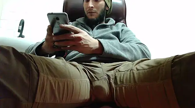 Snapshot of hardbigcock16 chatting on 25, 12, 2024 hardbigcock16 online show from 25, 12, 2024