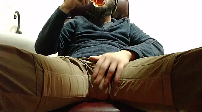 Snapshot of hardbigcock16 chatting on 26, 12, 2024 hardbigcock16 online show from 26, 12, 2024