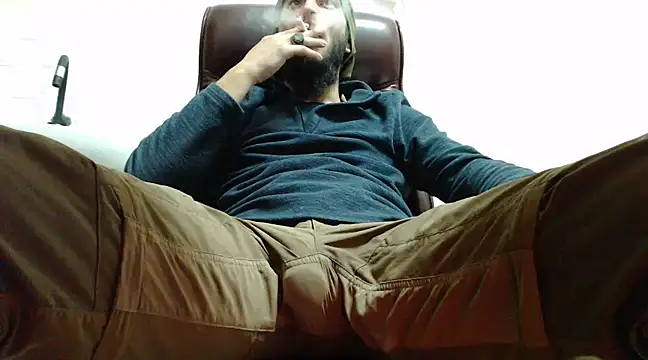 Snapshot of hardbigcock16 chatting on 31, 12, 2024 hardbigcock16 online show from 31, 12, 2024