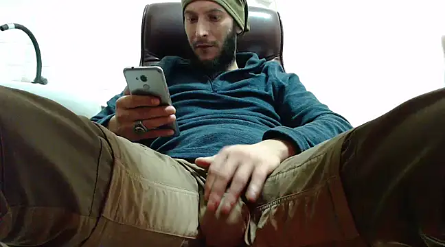 Snapshot of hardbigcock16 chatting on 1, 1, 2025 hardbigcock16 online show from 1, 1, 2025