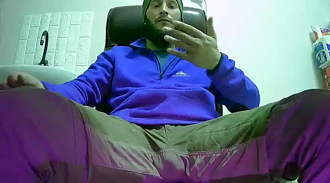 Snapshot of hardbigcock16 chatting on 4, 1, 2025 hardbigcock16 online show from 4, 1, 2025