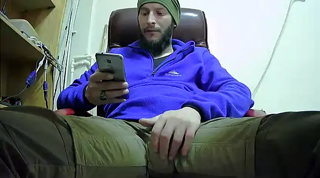Snapshot of hardbigcock16 chatting on 15, 1, 2025 hardbigcock16 online show from 15, 1, 2025