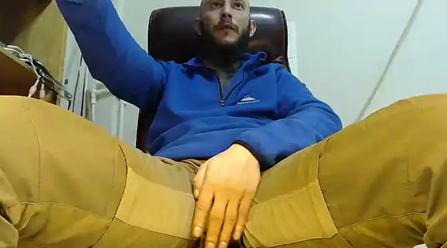 Snapshot of hardbigcock16 chatting on 20, 1, 2025 hardbigcock16 online show from 20, 1, 2025