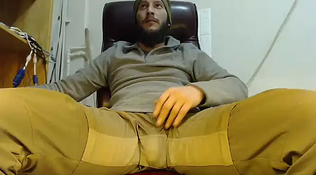 Snapshot of hardbigcock16 chatting on 22, 1, 2025 hardbigcock16 online show from 22, 1, 2025