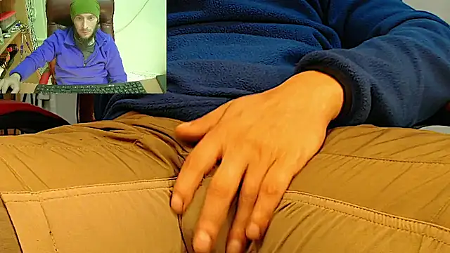 Snapshot of hardbigcock16 chatting on 24, 1, 2025 hardbigcock16 online show from 24, 1, 2025