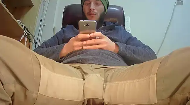 Snapshot of hardbigcock16 chatting on 27, 1, 2025 hardbigcock16 online show from 27, 1, 2025
