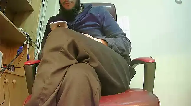 Snapshot of hardbigcock16 chatting on 3, 2, 2025 hardbigcock16 online show from 3, 2, 2025