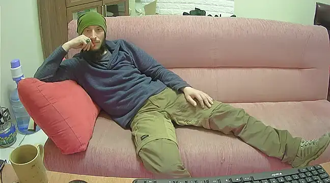 Snapshot of hardbigcock16 chatting on 5, 2, 2025 hardbigcock16 online show from 5, 2, 2025