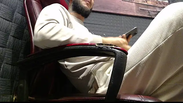 Snapshot of hardbigcock16 chatting on 24, 11, 2025 hardbigcock16 online show from 24, 11, 2025