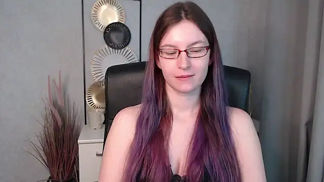 emmaxDelight online show from 4, 12, 2024