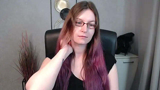 emmaxDelight online show from 5, 3, 2025