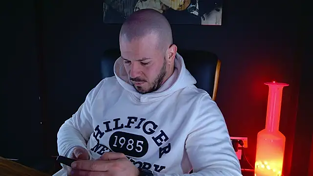 Snapshot of AngeloEric chatting on 7, 1, 2025 AngeloEric online show from 7, 1, 2025