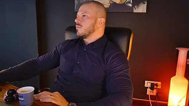 Snapshot of AngeloEric chatting on 27, 10, 2025 AngeloEric online show from 27, 10, 2025