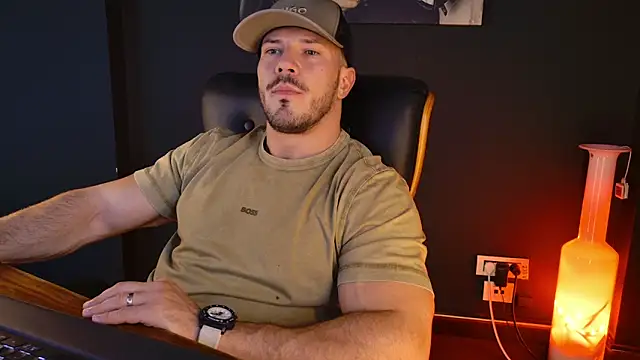 Snapshot of AngeloEric chatting on 30, 10, 2025 AngeloEric online show from 30, 10, 2025