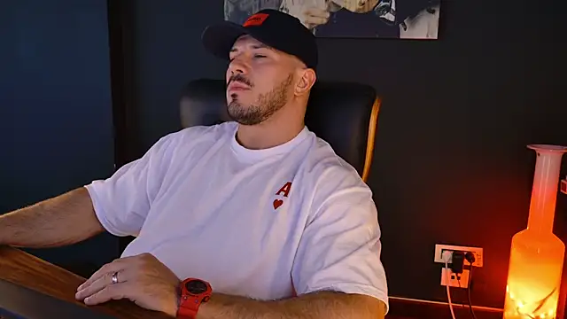 Snapshot of AngeloEric chatting on 31, 10, 2025 AngeloEric online show from 31, 10, 2025