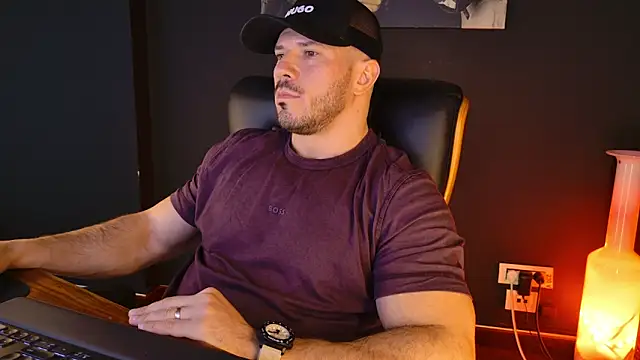 Snapshot of AngeloEric chatting on 15, 12, 2025 AngeloEric online show from 15, 12, 2025