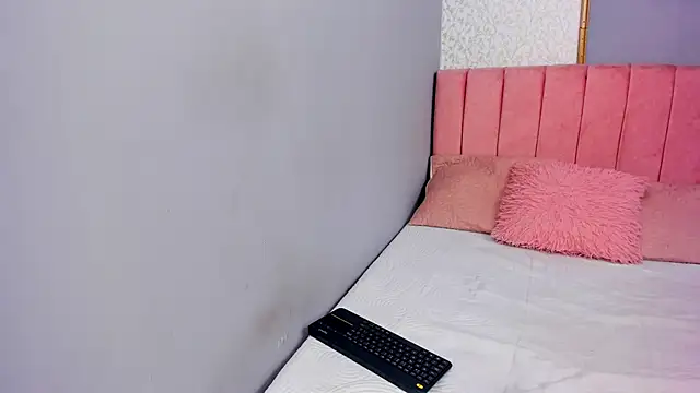 LARISSAEVANS online show from 17, 12, 2024