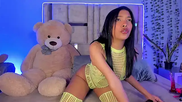 KarolRojas  online show from 31, 1, 2025